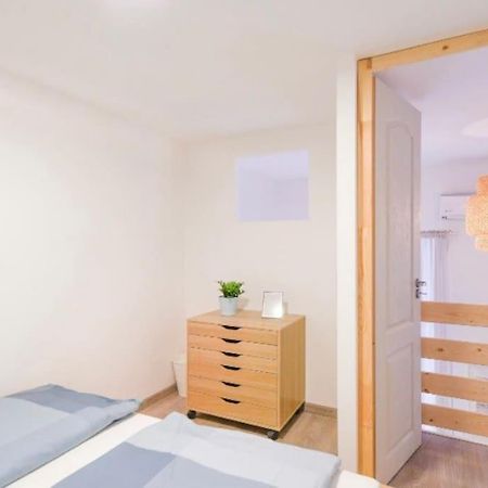 בודפשט 2 Bedroom Flat In Nyar Str., Boutique מראה חיצוני תמונה