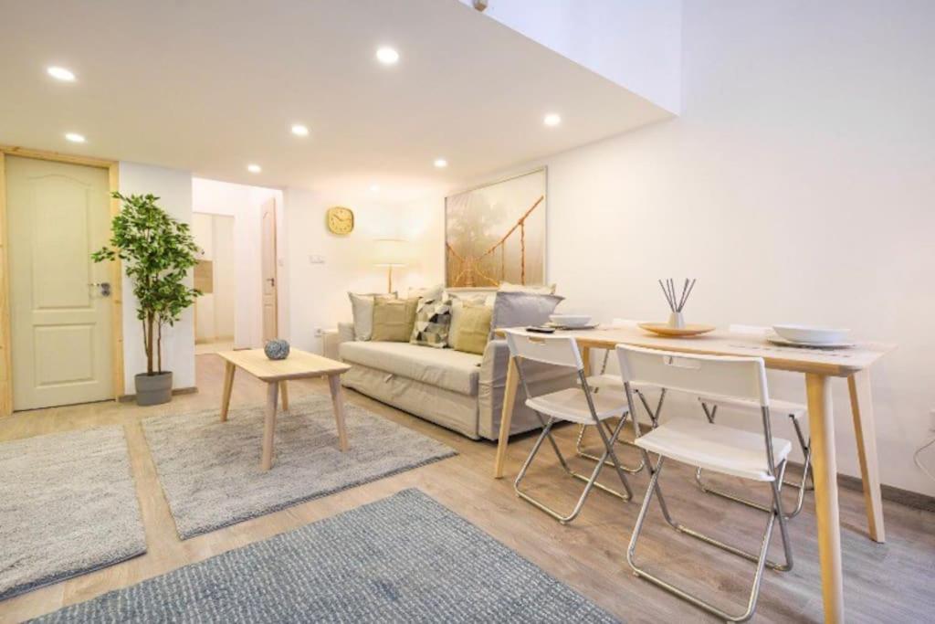 בודפשט 2 Bedroom Flat In Nyar Str., Boutique מראה חיצוני תמונה