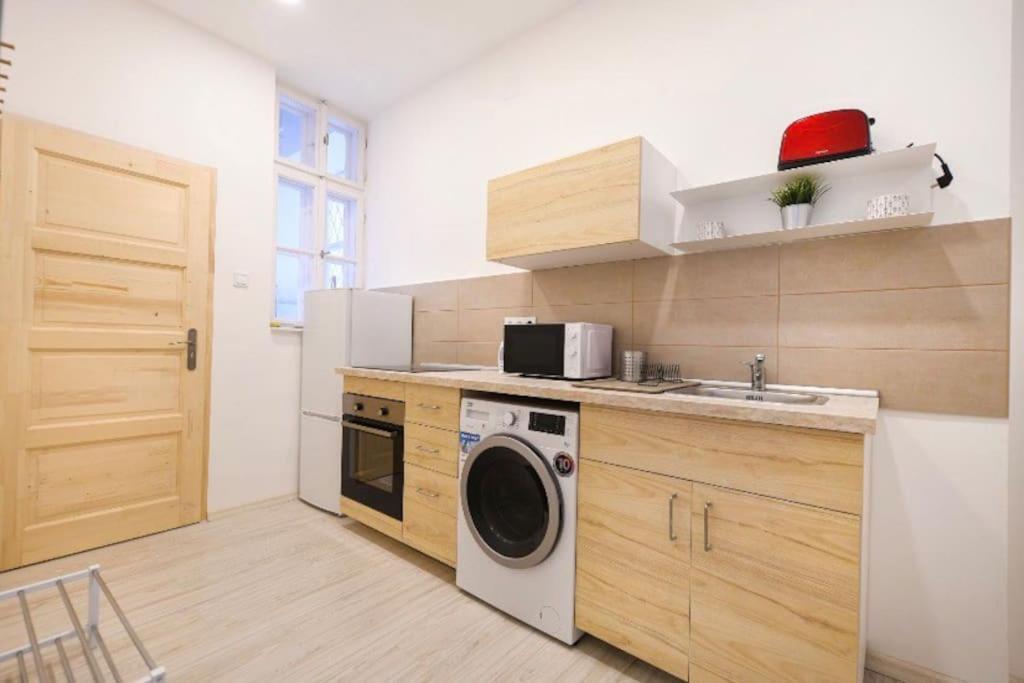 בודפשט 2 Bedroom Flat In Nyar Str., Boutique מראה חיצוני תמונה